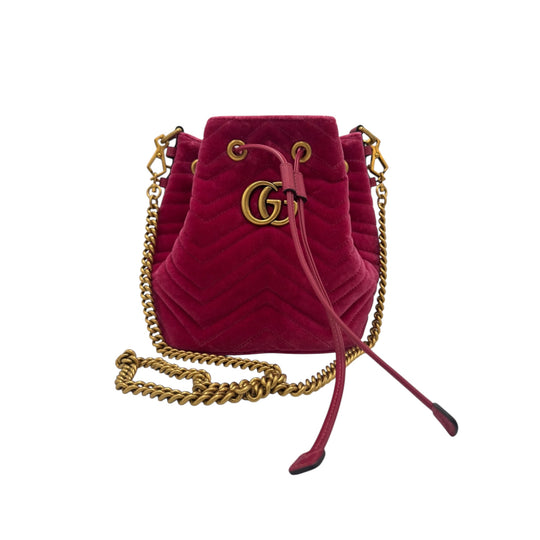Borsa a secchiello Gucci GG Marmont media color lampone rosa velluto oro