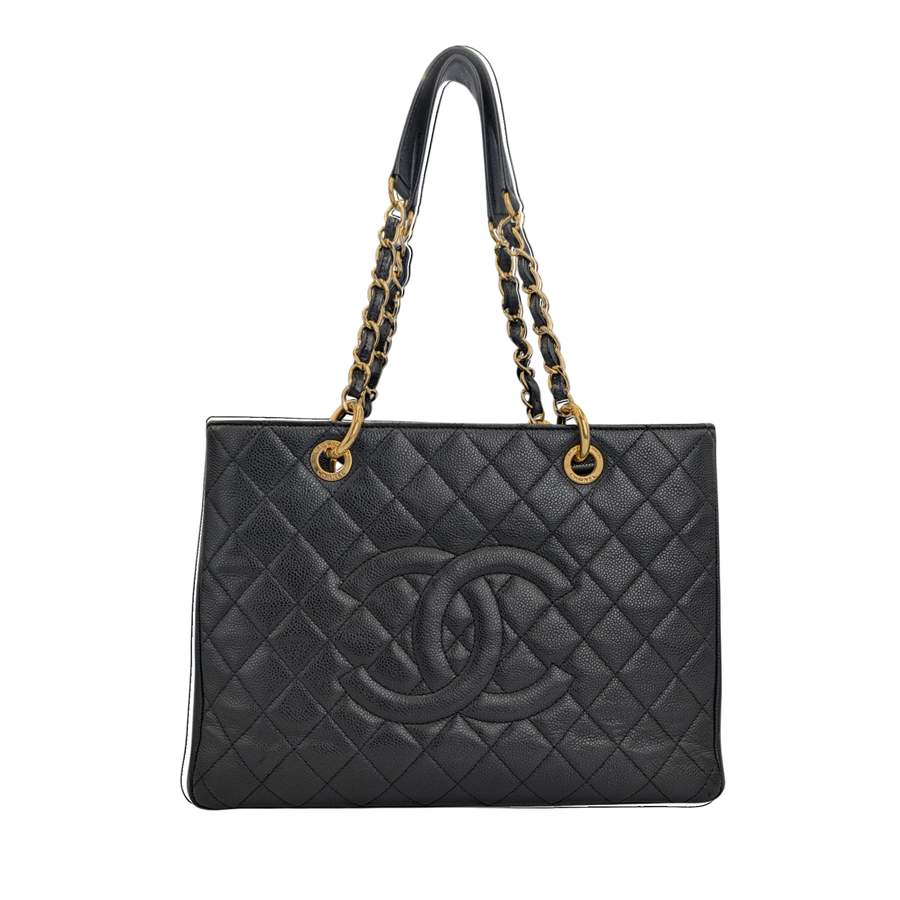 Secondhandbags AG Chanel Grand Shopping Tote aus schwarzem gestepptem Caviar-Leder mit goldenen Kettenriemen und CC-Logo