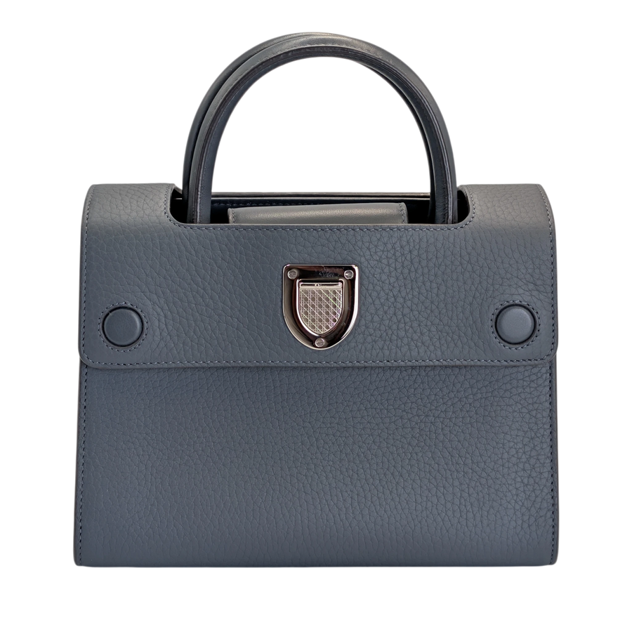 Secondhandbags AG Dior Diorever medium handbag in storm grey grained leather with a metallic crest clasp