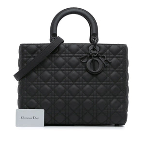 <h1>Die zeitlose Eleganz: Die Kunst der handgefertigten Ledertaschen</h1>