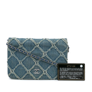 <h1>La démocratisation du luxe : le WoC de Chanel en denim effiloché bleu</h1>