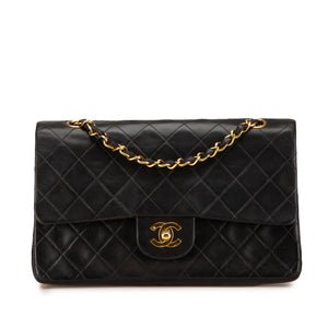 Das zeitlose Erbe: Chanel Classic Double Flap in Schwarz mit Golddetails