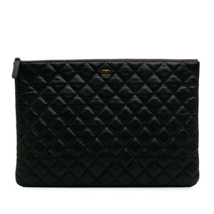 Coco Chanels Vermächtnis: Die zeitlose Eleganz der O Case Clutch Large Black