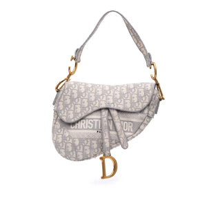 Die Renaissance eines Kultaccessoires: Die Dior Saddle Bag Medium in Oblique Jacquard Canvas