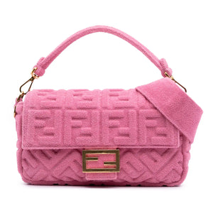 Die Renaissance eines Klassikers: Fendi Baguette in Pink Terry Cloth mit Zucca-Prägung