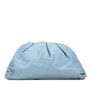 <h1>La renaissance de l'artisanat : la pochette The Pouch de Bottega Veneta en bleu ciel</h1>