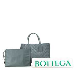 <h1>L'élégance intemporelle : le Maxi Intrecciato de Bottega Veneta Tote en gris</h1>