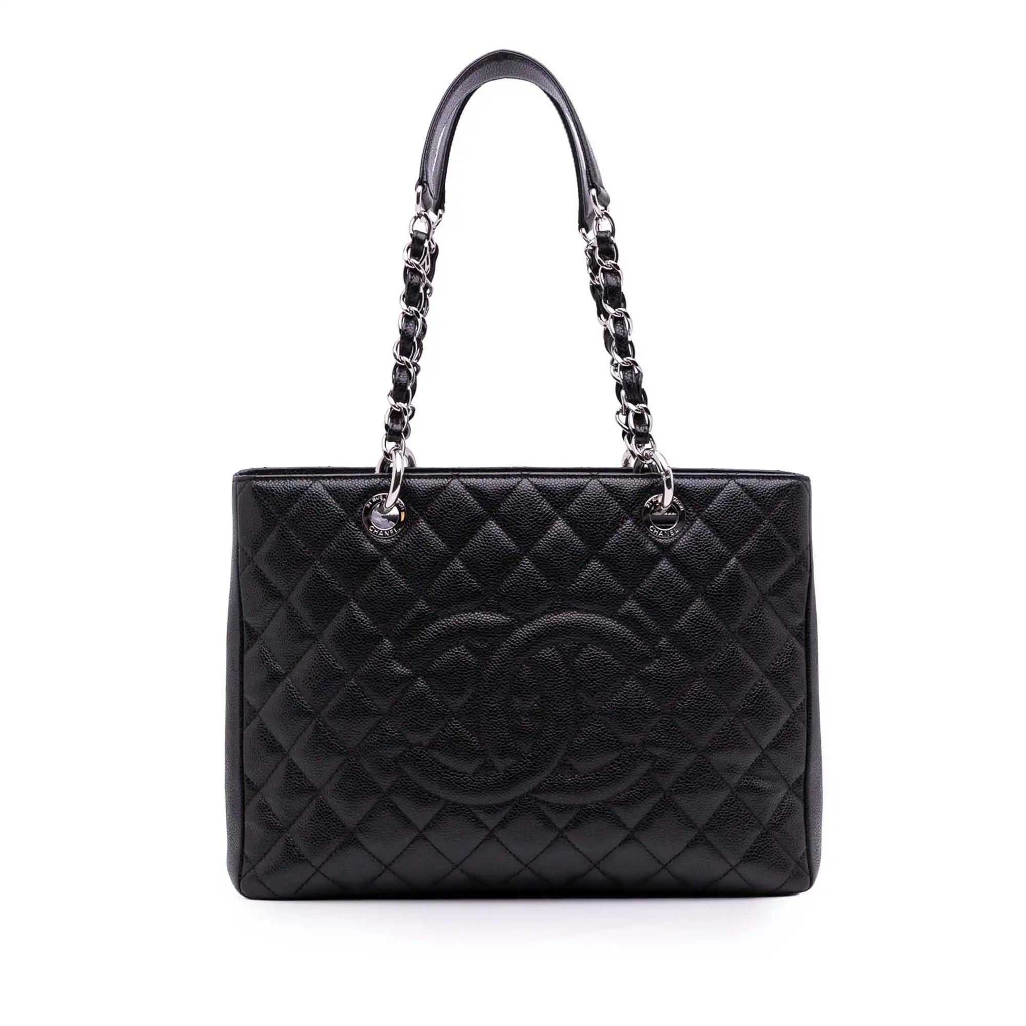 L'héritage intemporel : le Grand Shopping Chanel Tote en noir Kaviar avec quincaillerie argentée