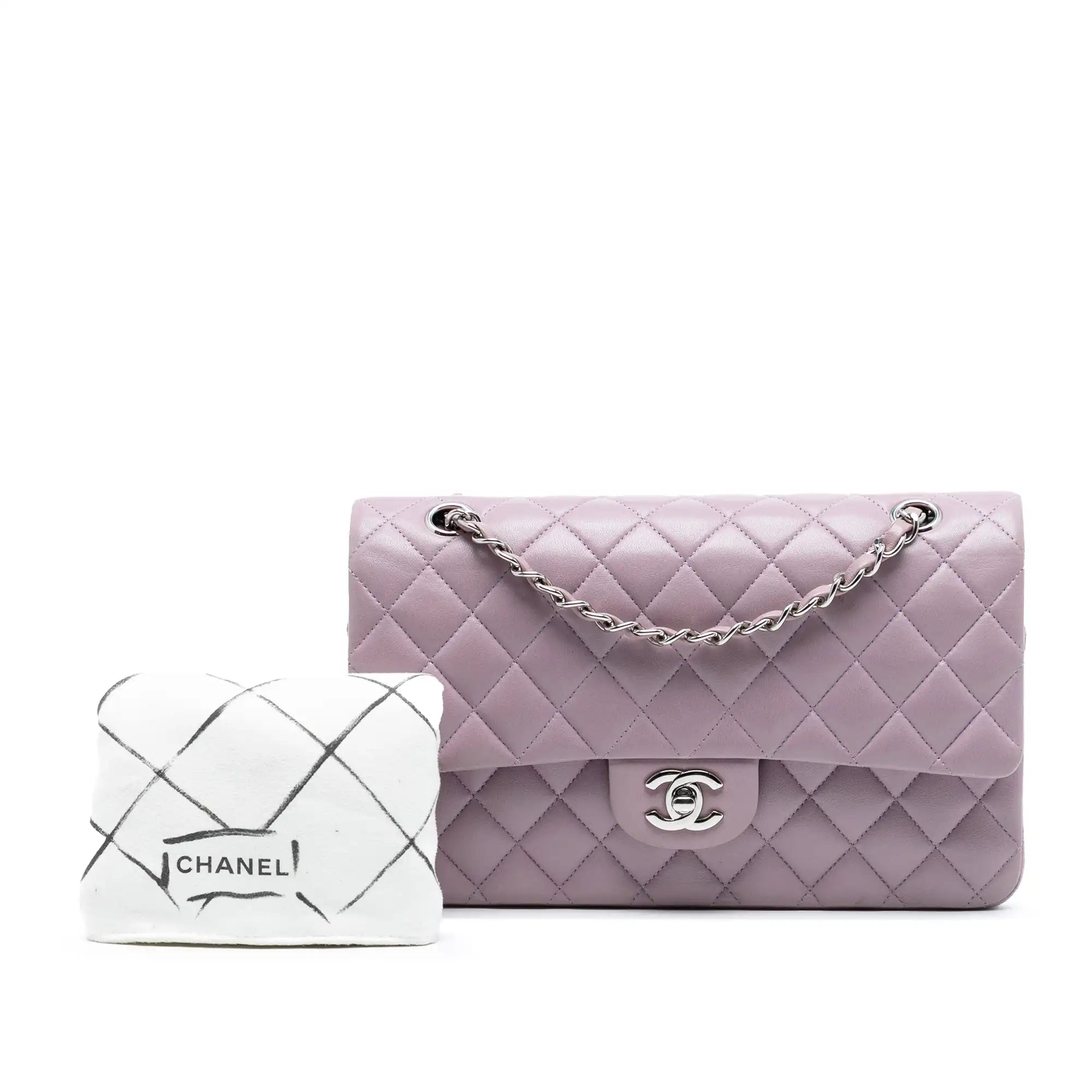 Der königliche Zauber: Chanel Classic Double Flap in Violettem Lammleder mit Silberbeschlägen