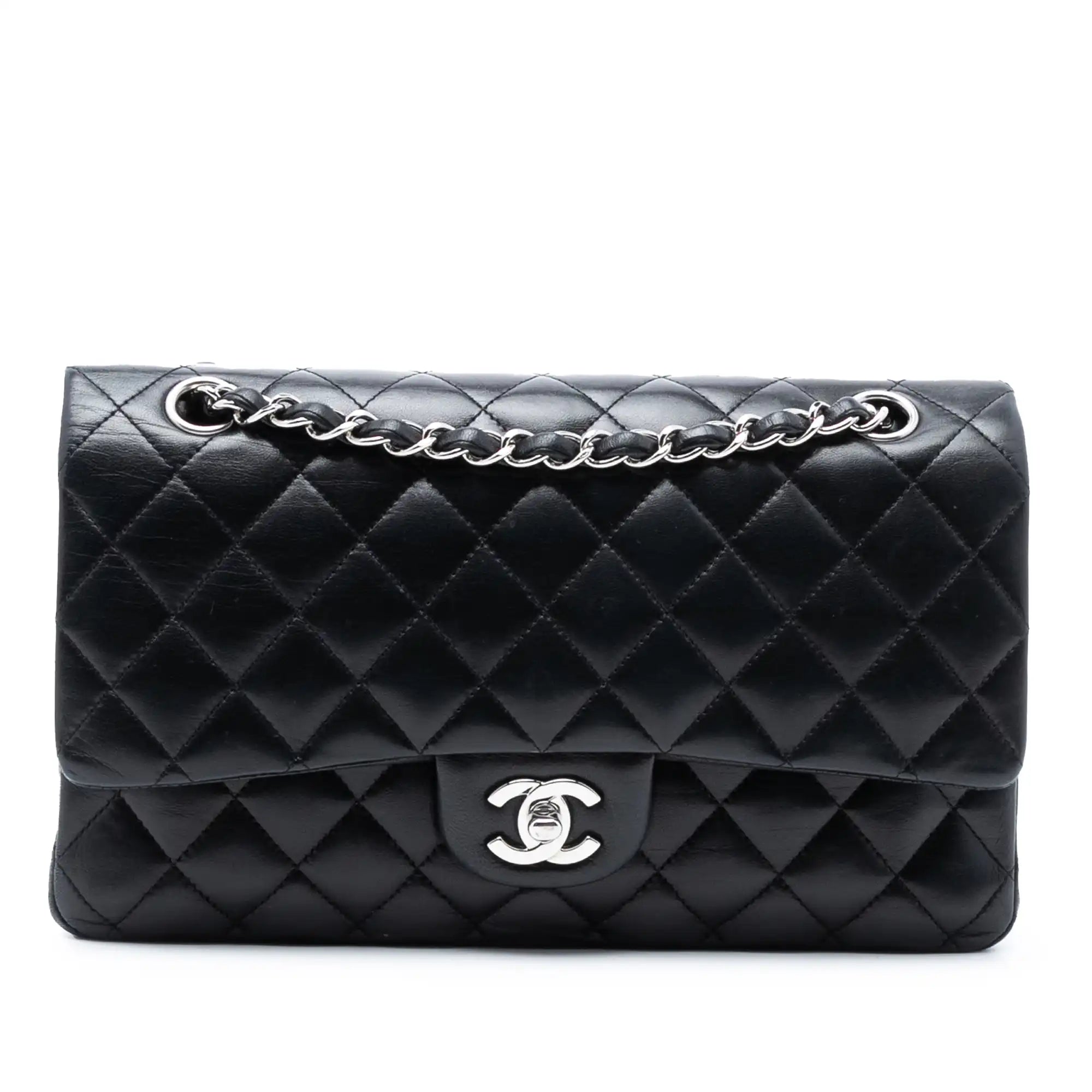 Das zeitlose Erbe von Gabrielle: Die Chanel Classic Double Flap in schwarzem Lammleder