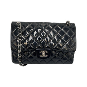 Chanel 2.55 Reincarnated: Die schwarze Jumbo Patent Lederlegende mit silbernem Glanz