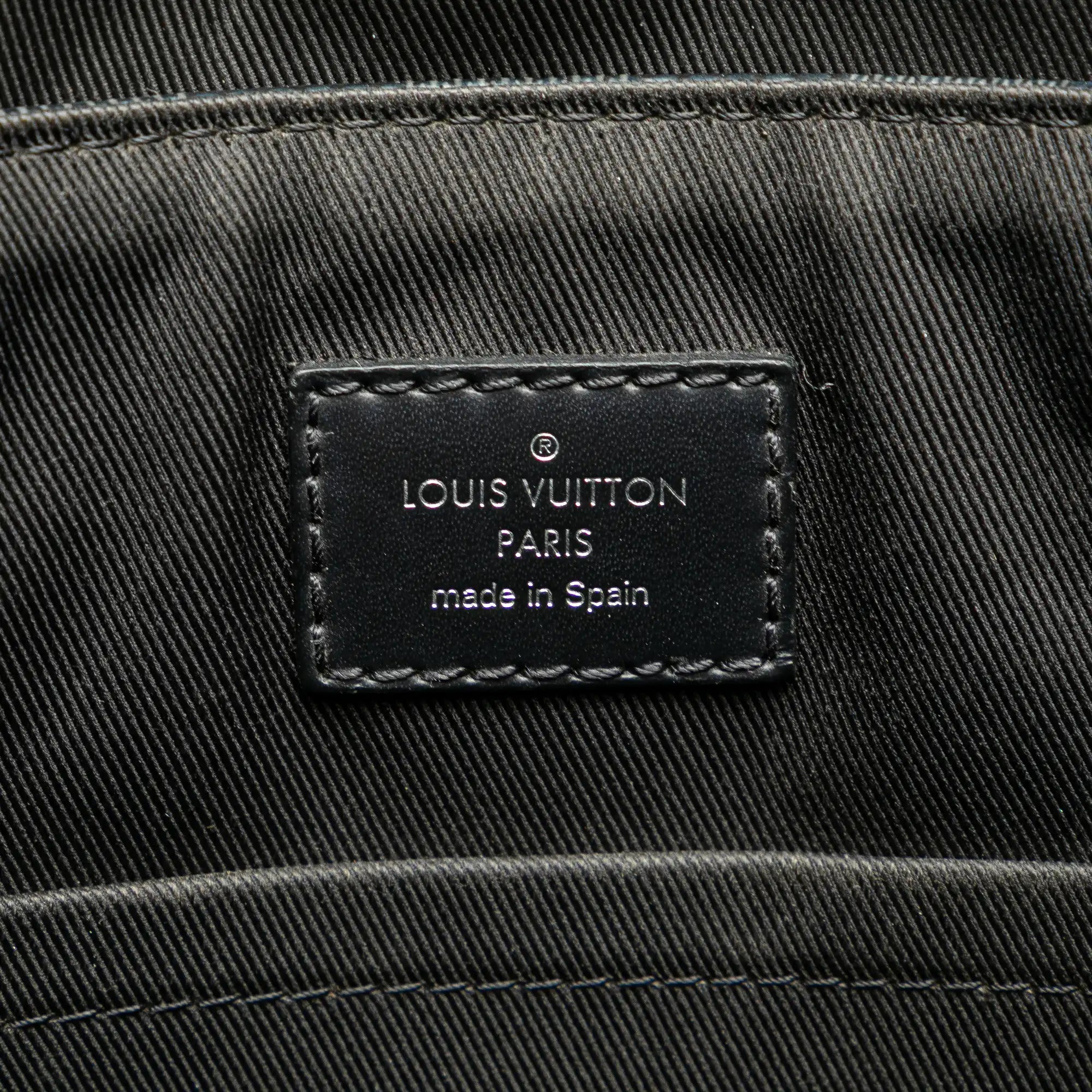 Louis Vuitton District PM Damier Graphite Canvas