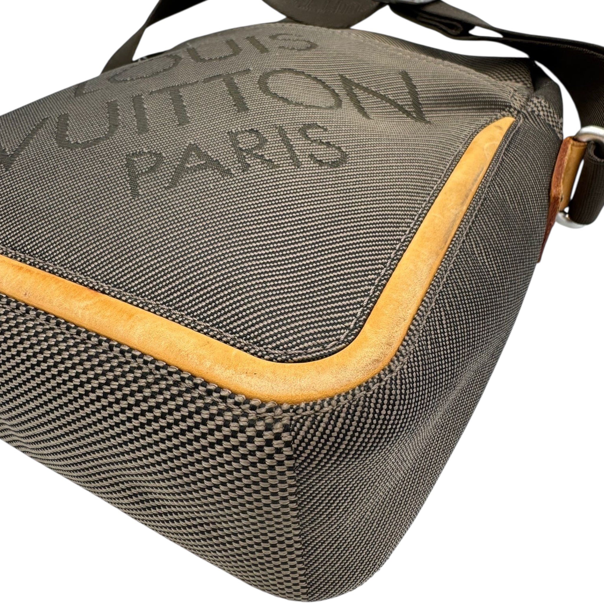 Louis Vuitton Earth Messenger Bag Damier Geant Canvas