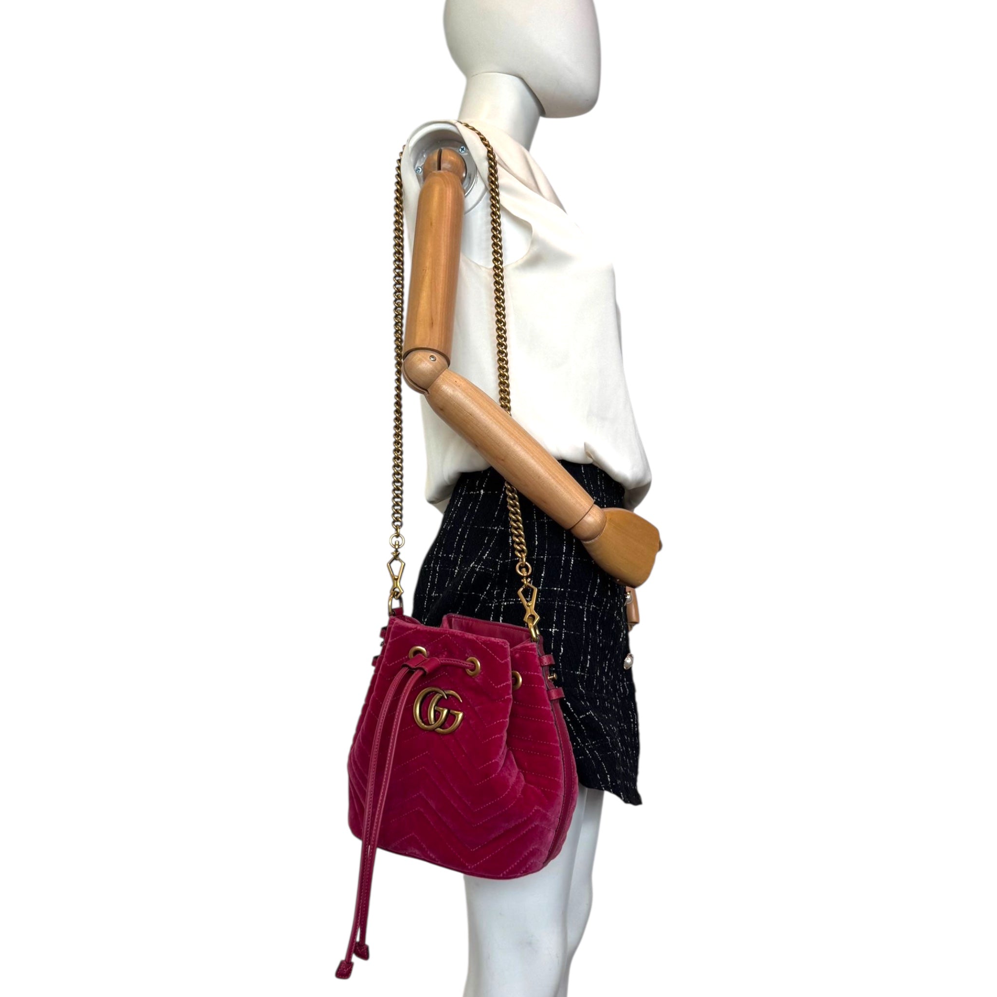 Gucci GG Marmont Bucket Bag Medium Rasperry Pink Velvet Gold