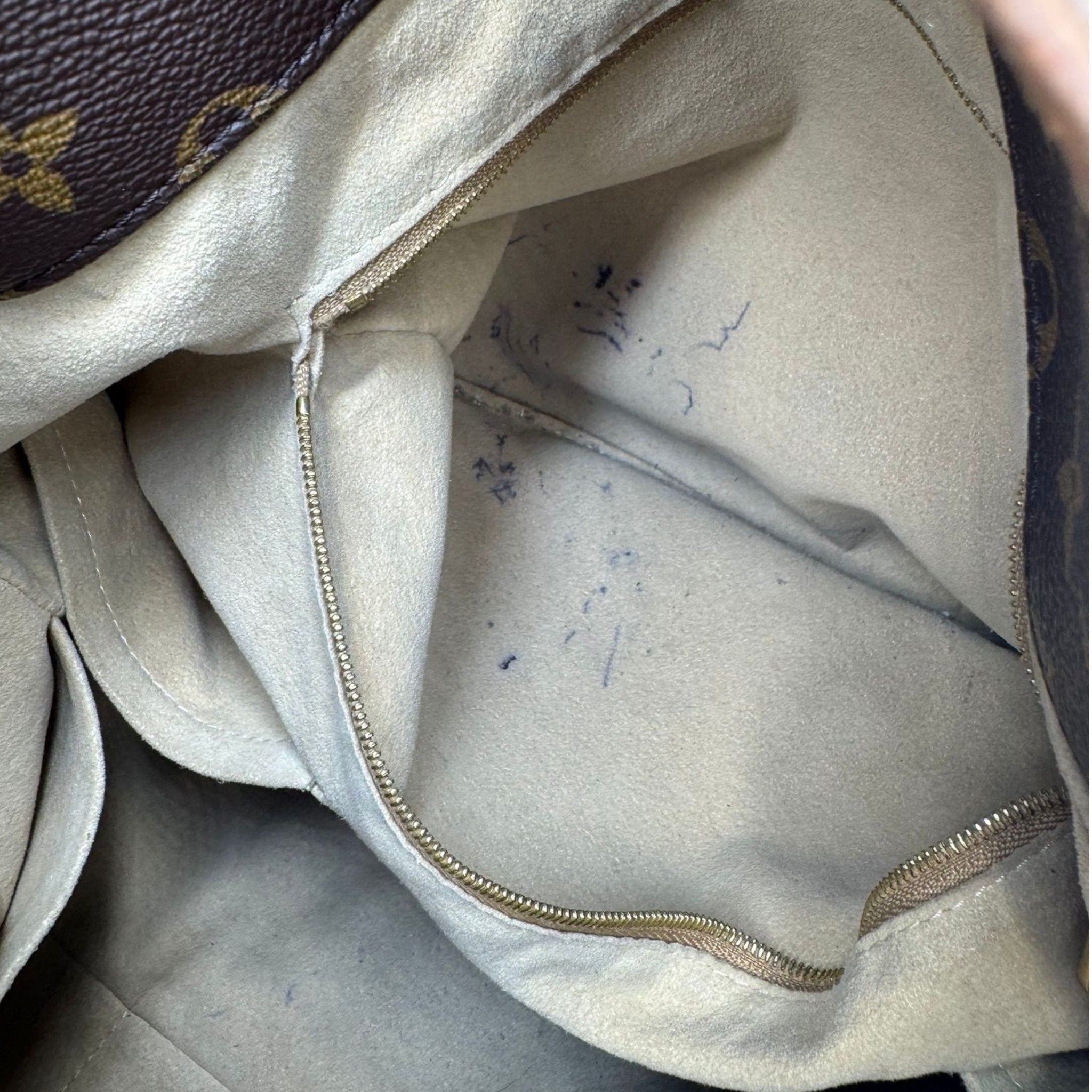 Louis Vuitton Artsy MM Monogram Canvas