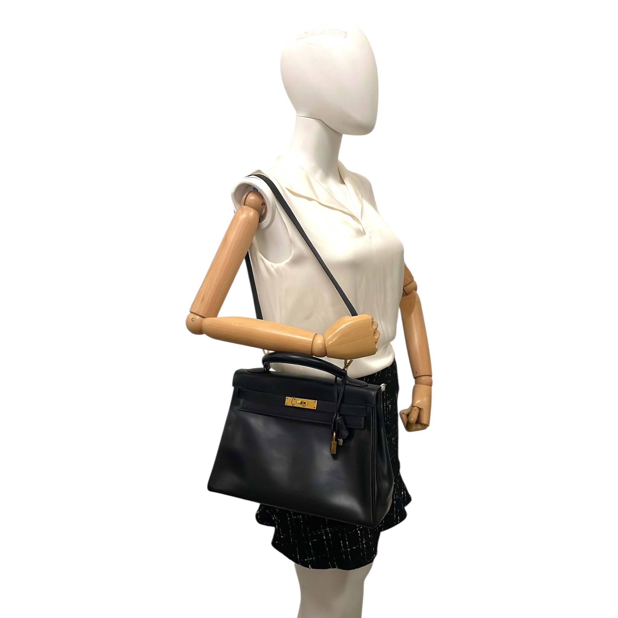 Hermès Kelly 32 Black Box Calfskin Gold 7,000