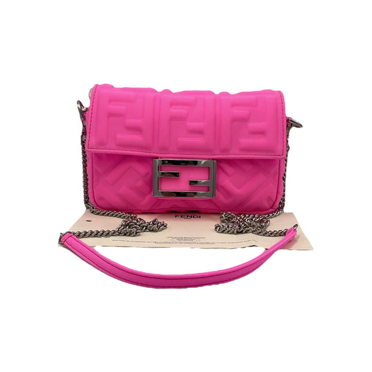 Fendi Baguette Chain Bag Mini Rose Fluo Caoutchouté/Silicone embossé Logo FF Argent