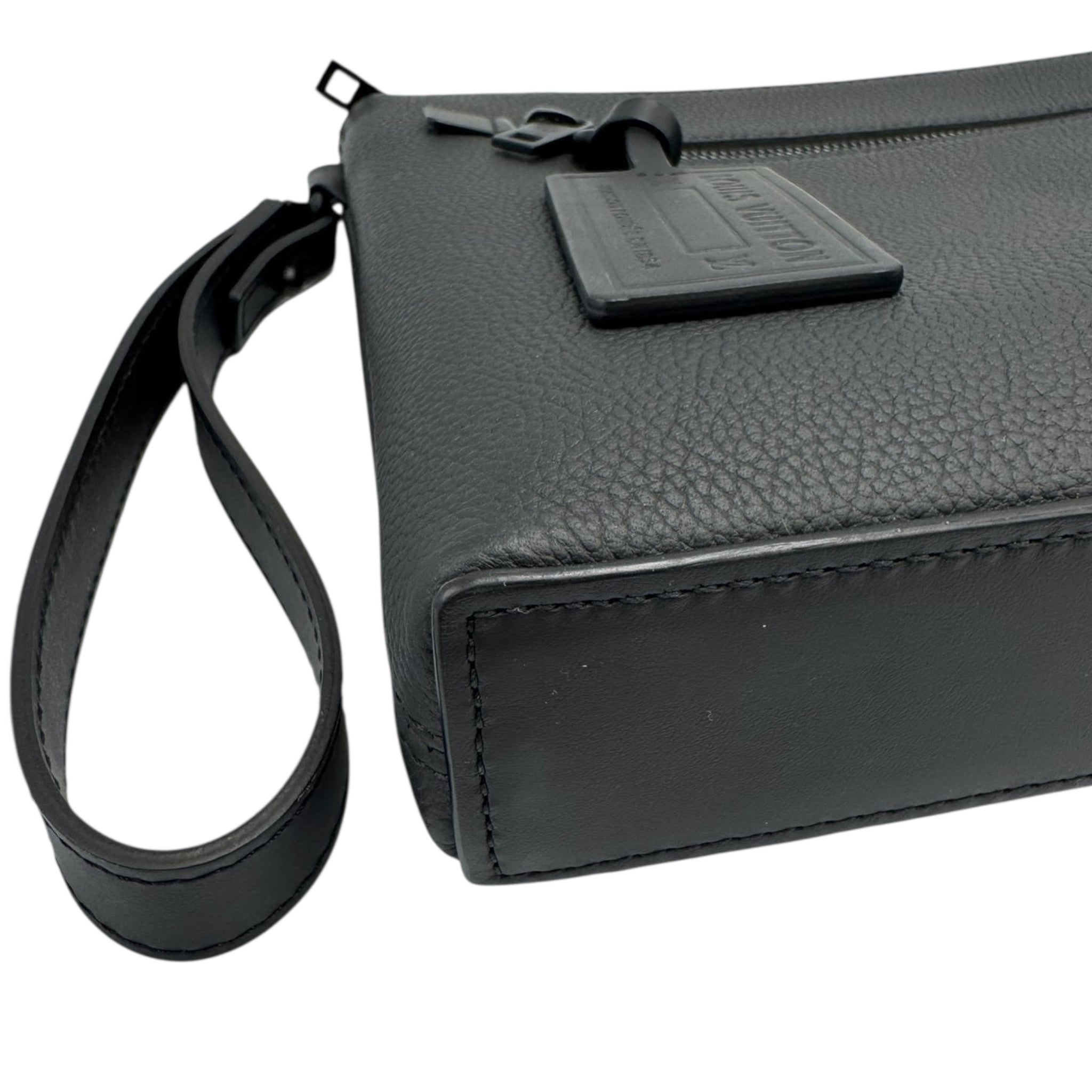 Louis Vuitton Aerogram Clutch Black