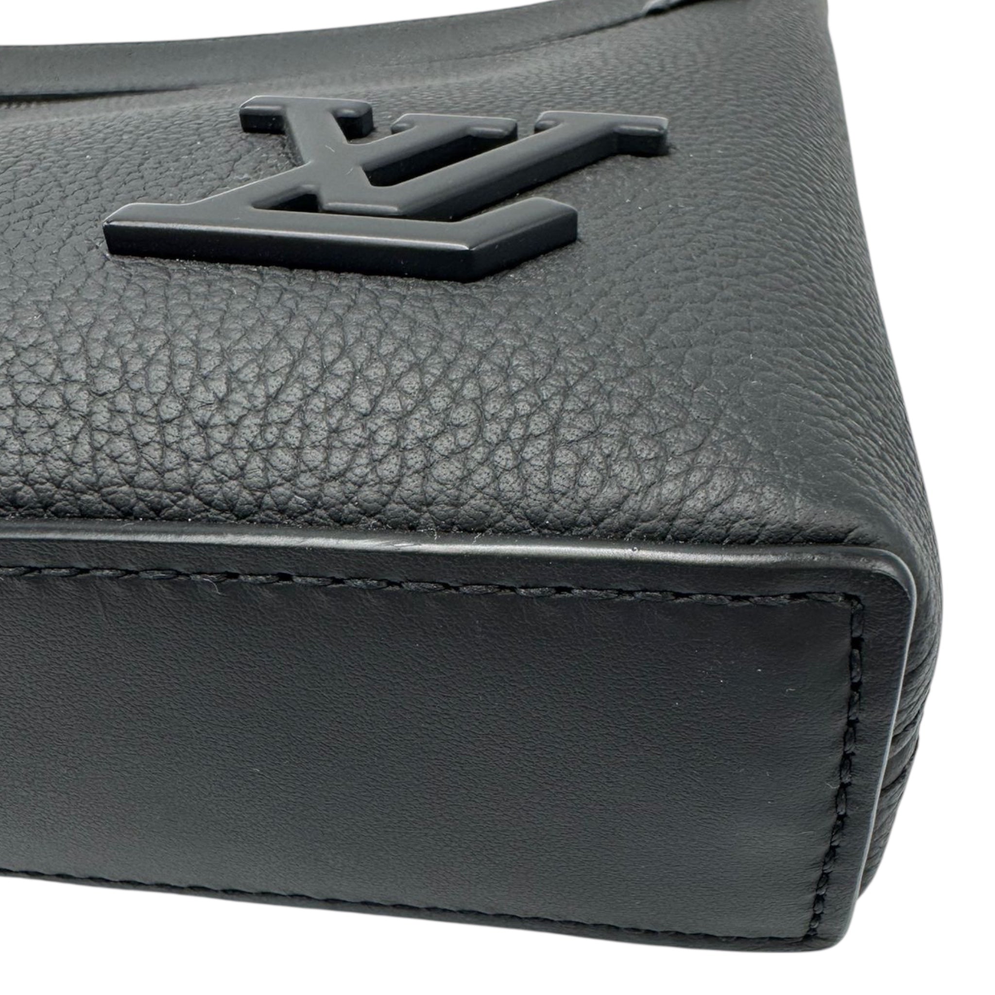 Louis Vuitton Aerogram Clutch Black