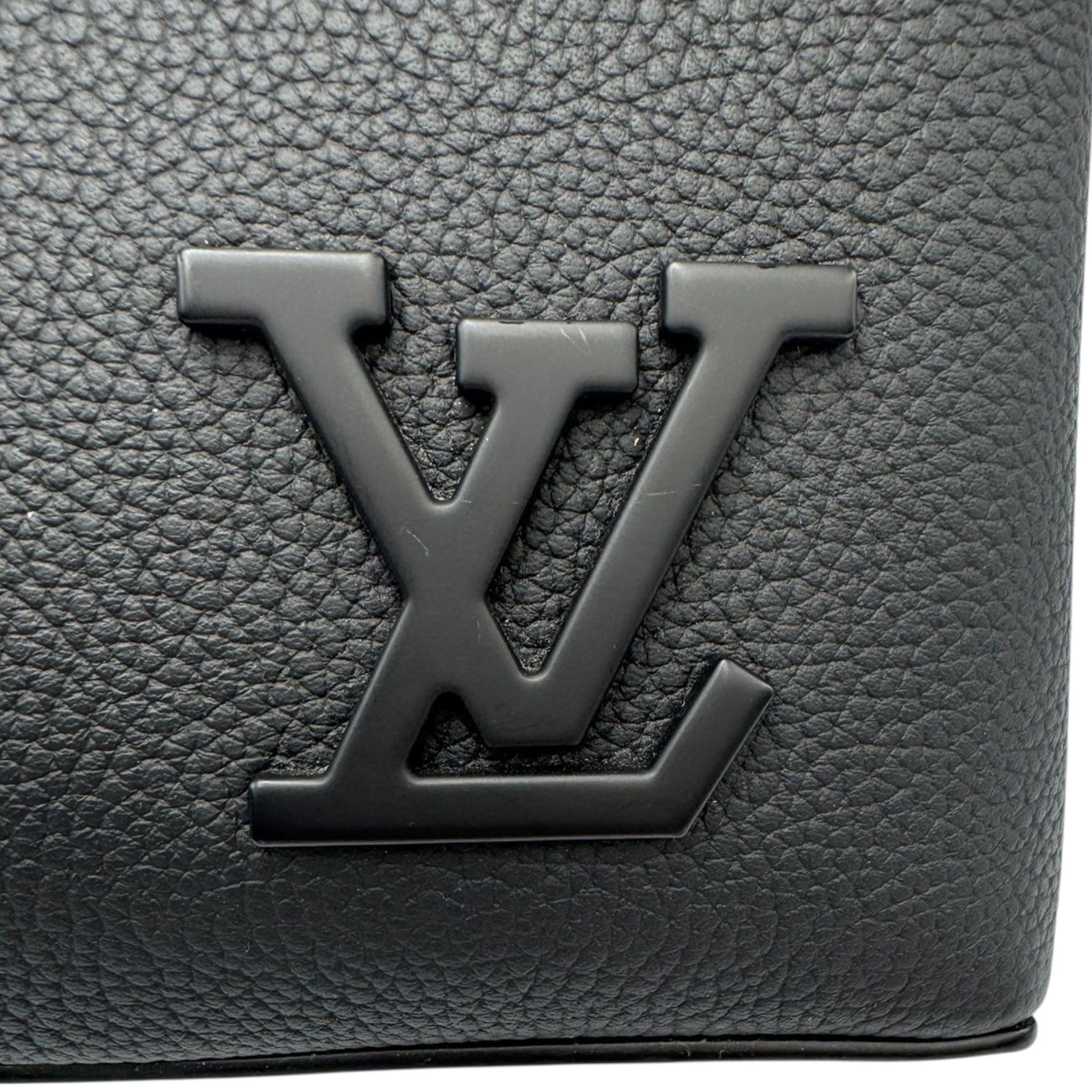 Louis Vuitton Aerogram Clutch Black