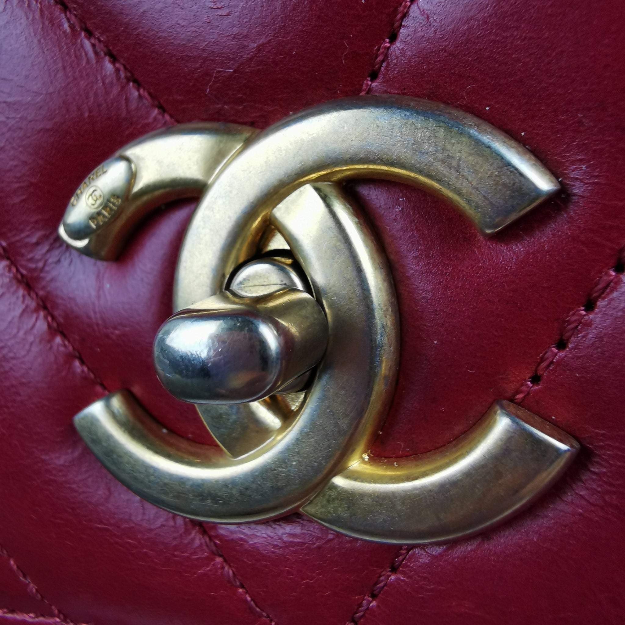 Sacca di lempe con maniglia cocco Chanel Chevron medio rosso pelle di agnello