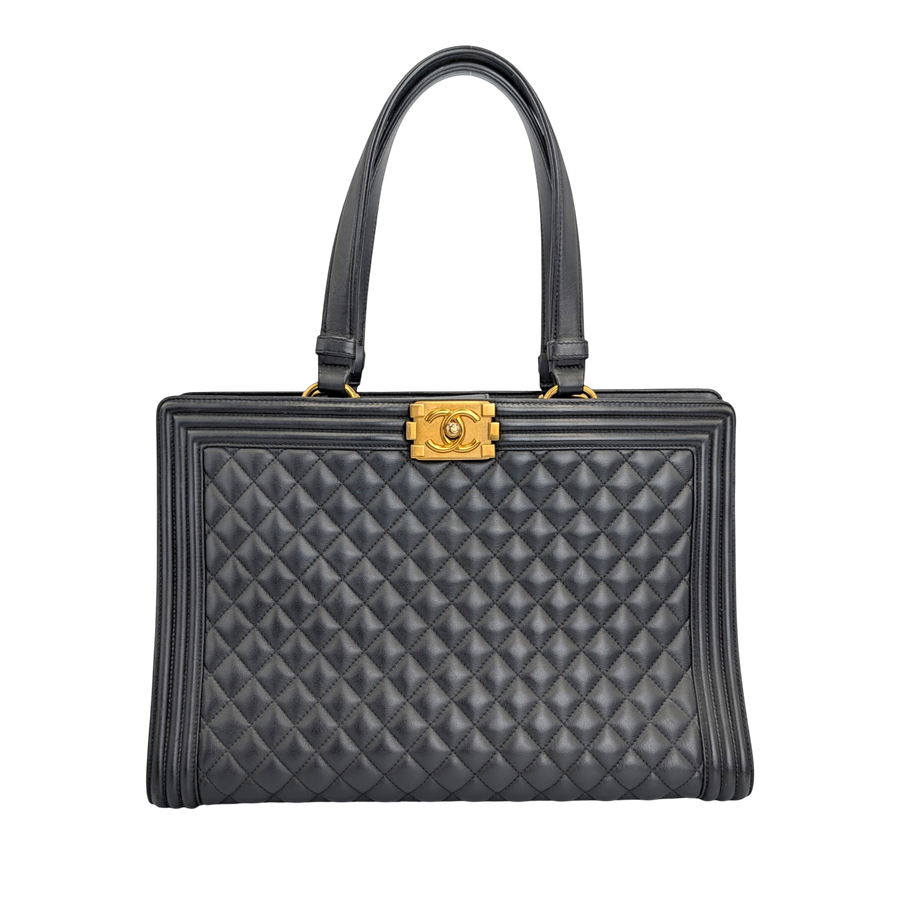 Secondhandbags AG Chanel Boy Shopping Tote aus schwarzem gestepptem Leder mit goldfarbenem Verschluss und Henkeln