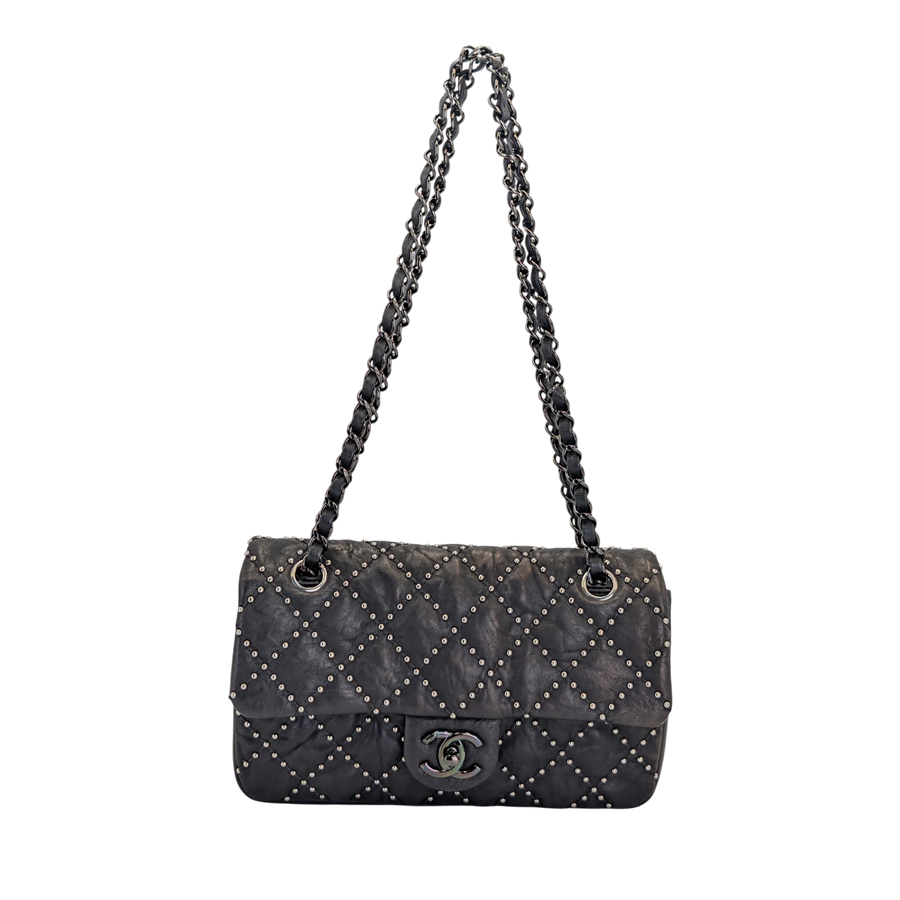 Secondhandbags AG Chanel Paris-Dallas black quilted leather flap bag with metal studs and chain shoulder strap