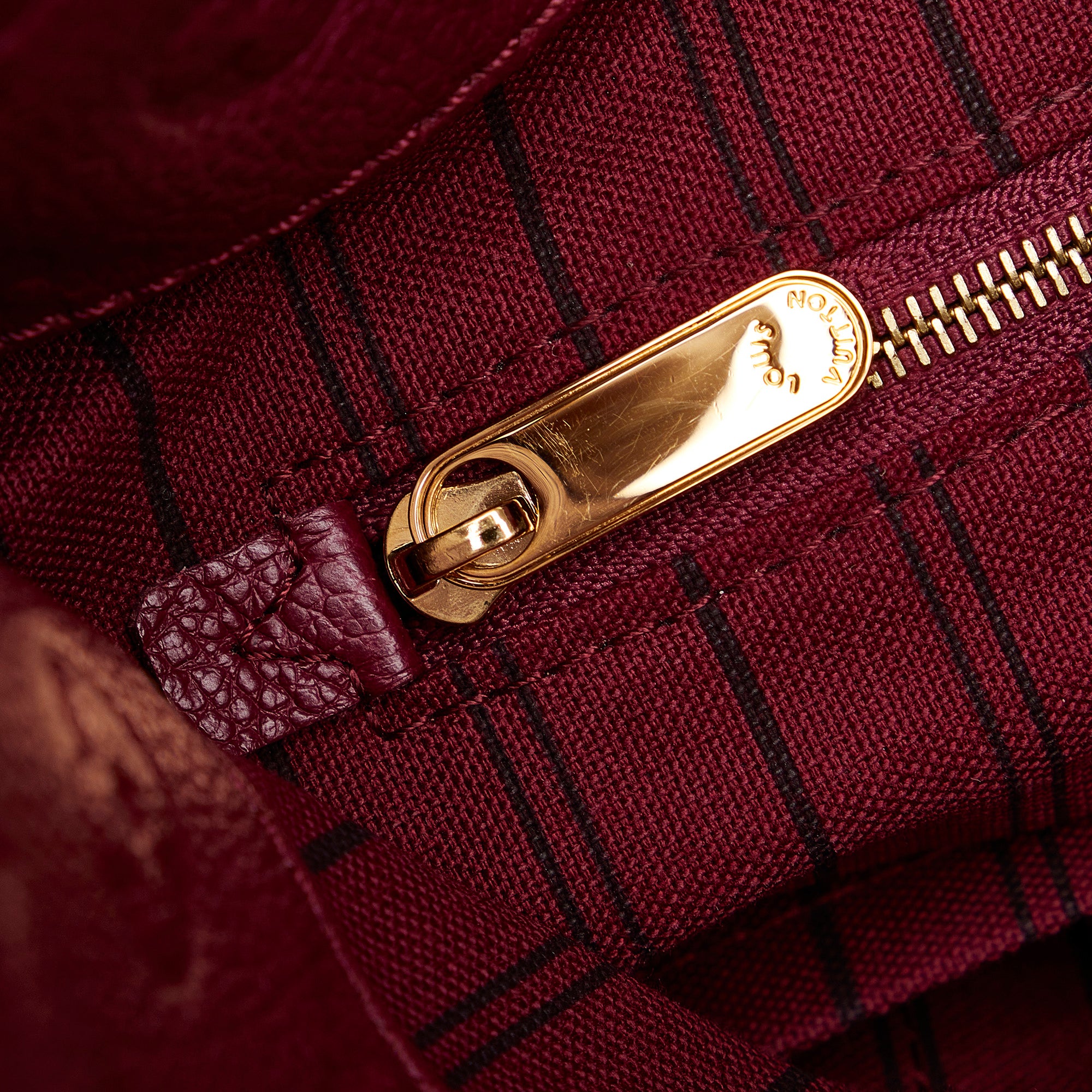 Louis Vuitton Red Monogram Empreinte Artsy MM Leather ref.1012769 - Joli  Closet