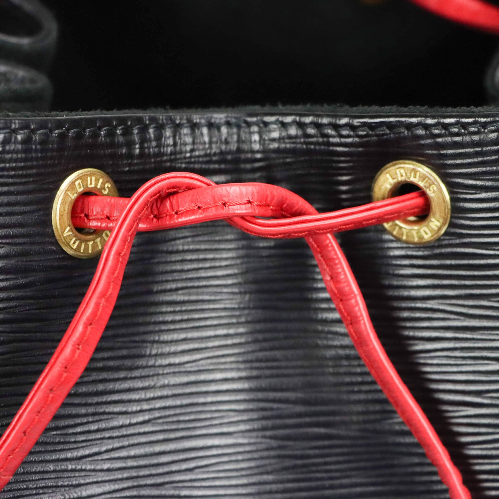 Louis Vuitton Grand Noé Bicolor Black/Red Epi, 49% OFF