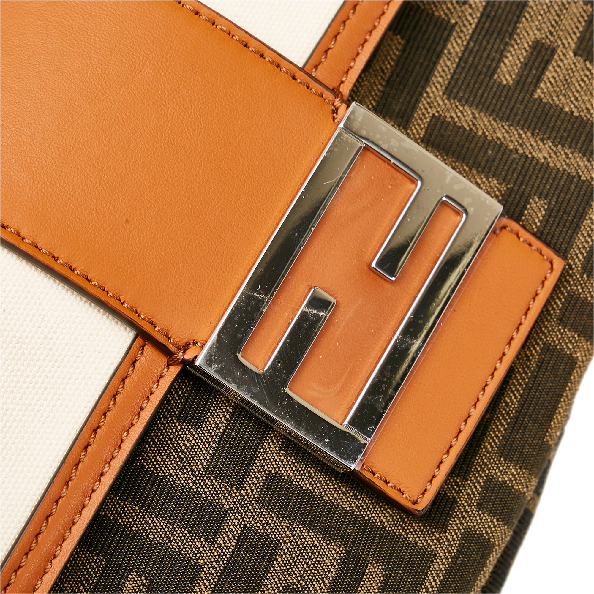 Fendi Zucca Baguette Convertible Sac à courroie en cuir en toile marron
