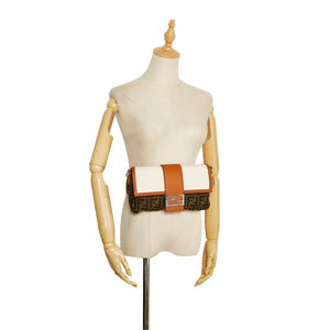 Fendi Zucca Baguette Convertible Sac à courroie en cuir en toile marron